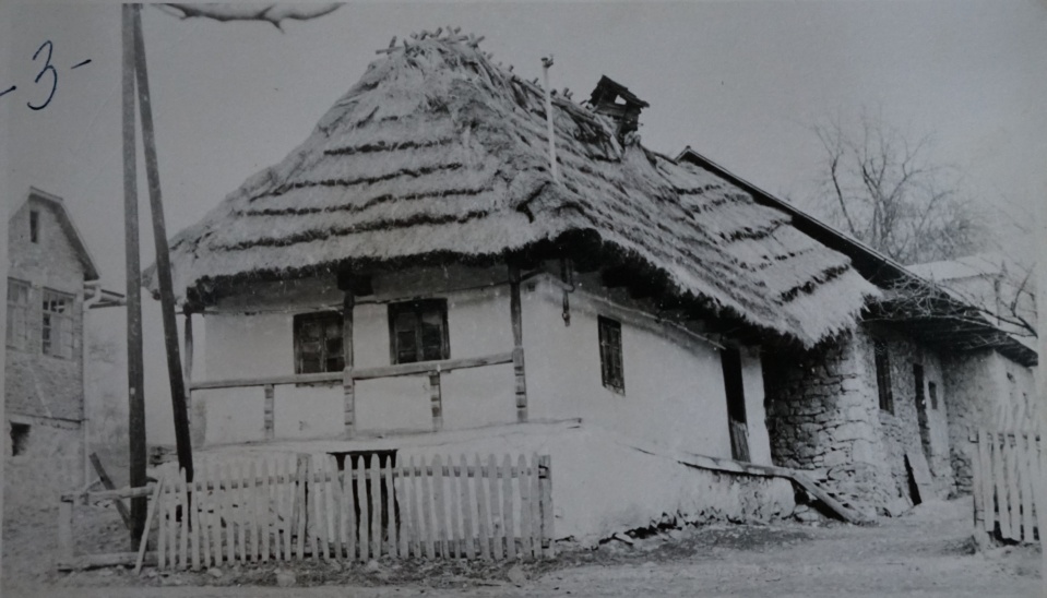 Vidiecky dom s drevenou rámovou konštrukciou, foto: Kronika obce Banské
