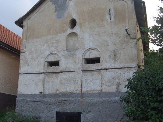 Murovaná sýpka s klasicizujúcou fasádou, Dúbrava, foto: A. Nemcová